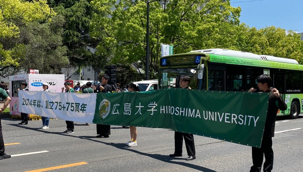 広島の初夏の風物詩、フラワーフェスティバルのパレードに参加しました